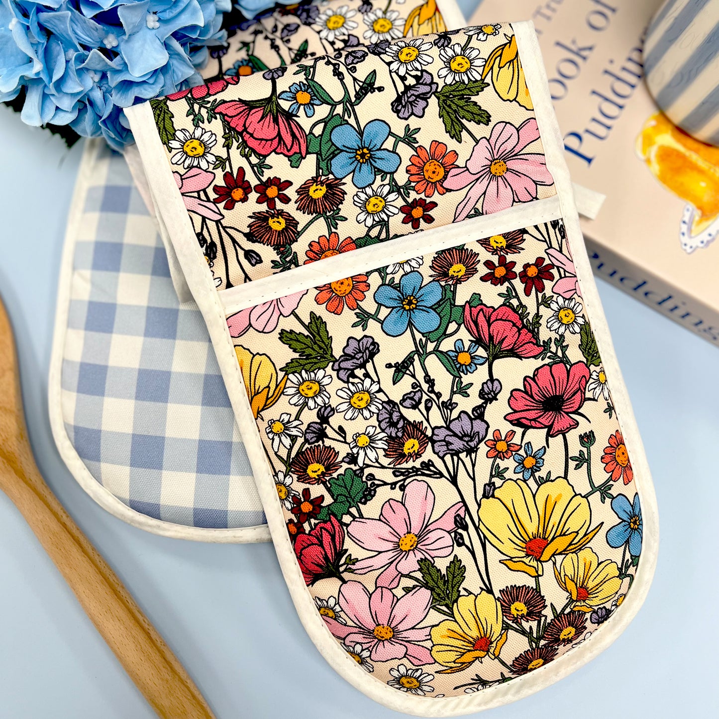 Load image into Gallery viewer, SHE&amp;#39;S A WILDFLOWER - DOUBLE OVEN GLOVE
